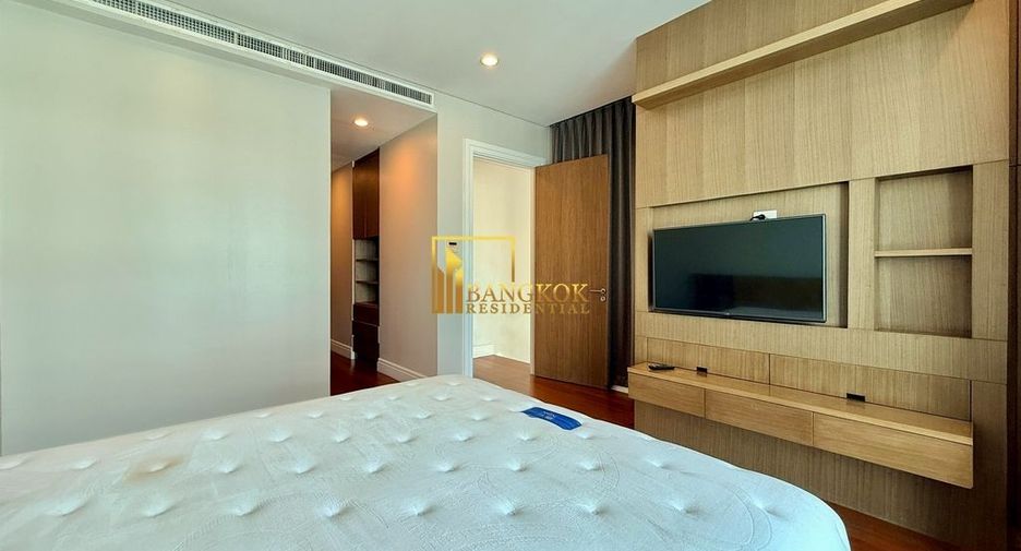 For rent 3 bedrooms condo in Khlong Toei, Bangkok