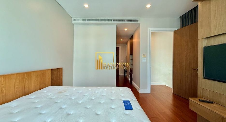 For rent 3 bedrooms condo in Khlong Toei, Bangkok