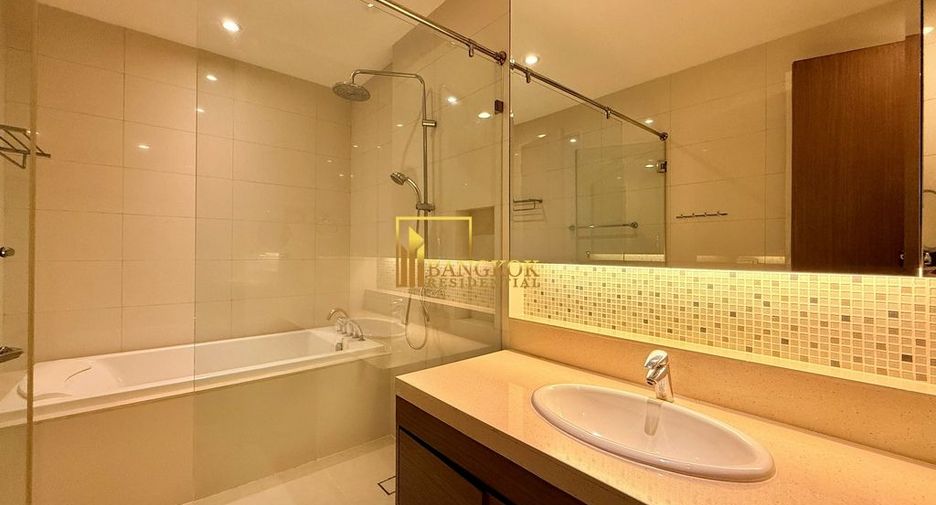 For rent 3 bedrooms condo in Khlong Toei, Bangkok