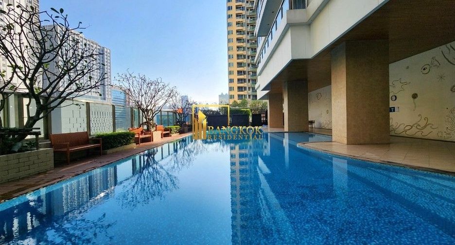 For rent 3 bedrooms condo in Khlong Toei, Bangkok