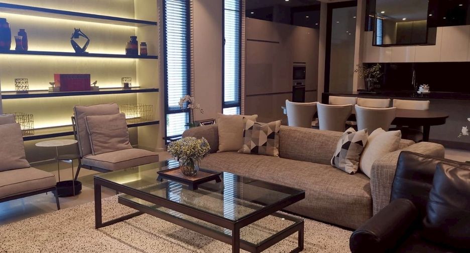 Haus zur Miete mit 4 Zimmer in Watthana, Bangkok