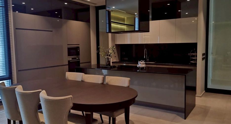 Haus zur Miete mit 4 Zimmer in Watthana, Bangkok