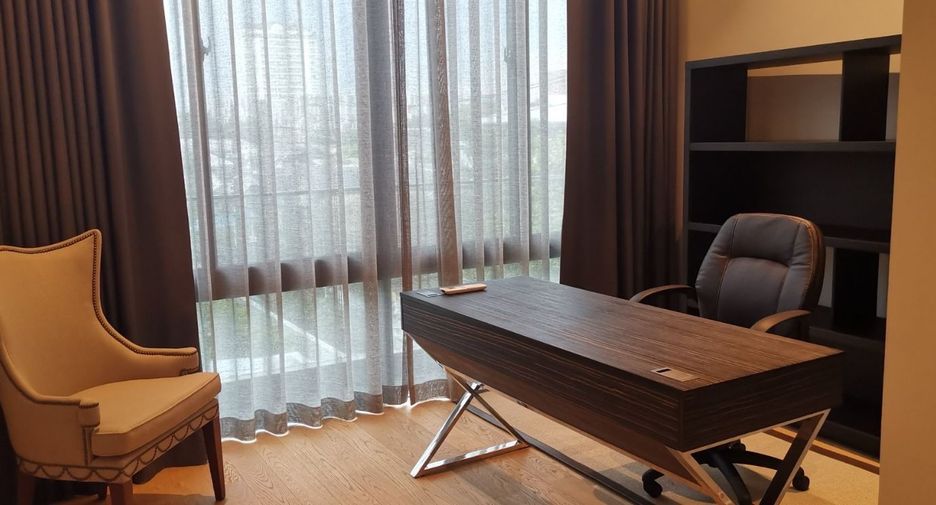Haus zur Miete mit 4 Zimmer in Watthana, Bangkok