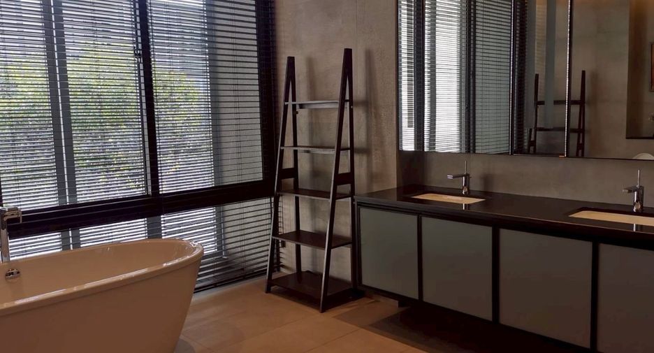 Haus zur Miete mit 4 Zimmer in Watthana, Bangkok
