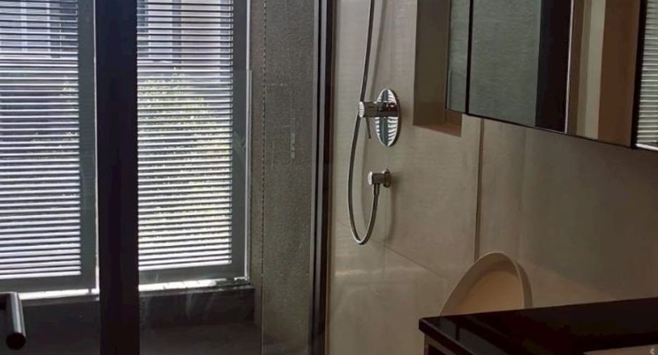 Haus zur Miete mit 4 Zimmer in Watthana, Bangkok