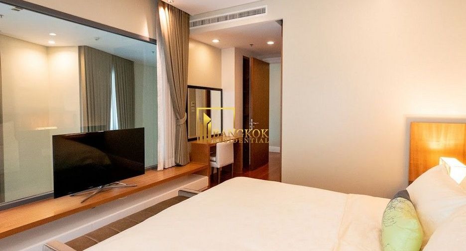 For rent 3 bedrooms condo in Khlong Toei, Bangkok
