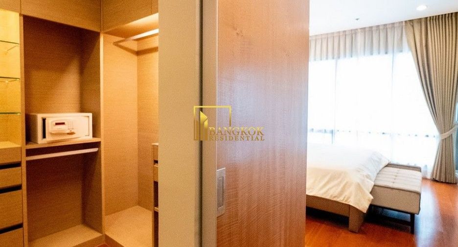 For rent 3 bedrooms condo in Khlong Toei, Bangkok