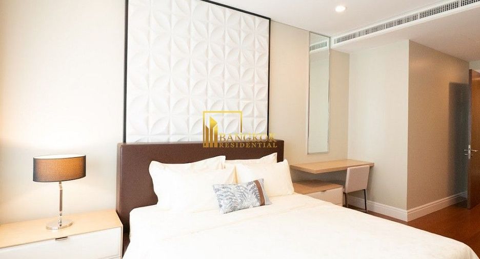 For rent 3 bedrooms condo in Khlong Toei, Bangkok