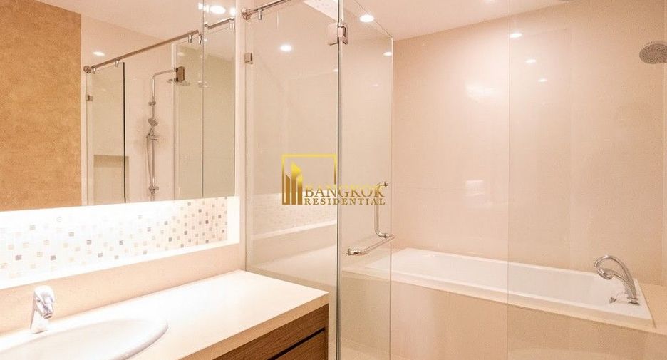 For rent 3 bedrooms condo in Khlong Toei, Bangkok