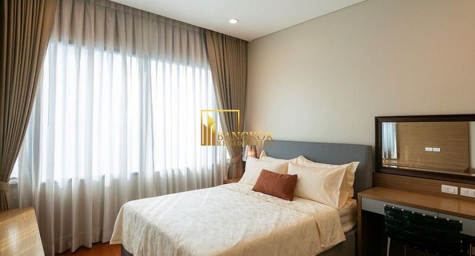For rent 3 bedrooms condo in Khlong Toei, Bangkok