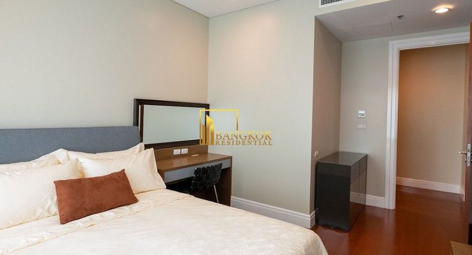 For rent 3 bedrooms condo in Khlong Toei, Bangkok