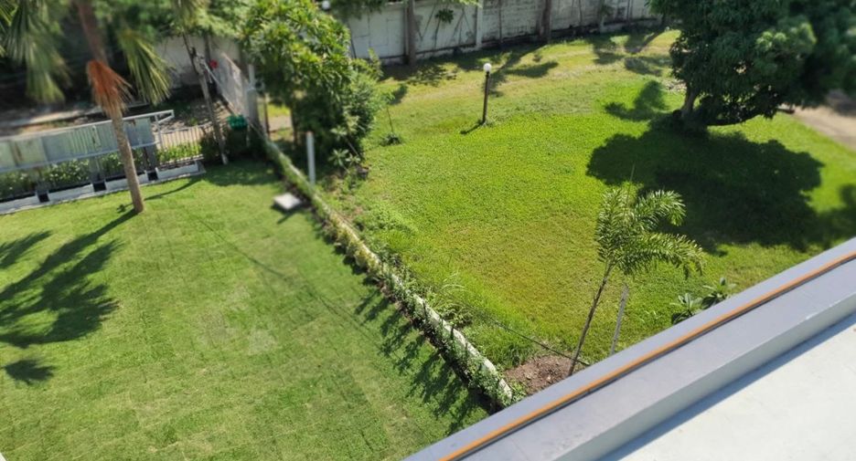 Haus zur Miete und zum Kauf mit 5 Zimmer in Phra Khanong, Bangkok