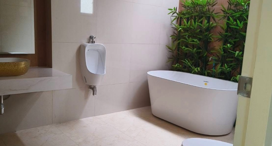 Haus zur Miete und zum Kauf mit 5 Zimmer in Phra Khanong, Bangkok