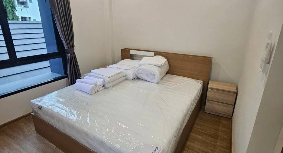 Haus zur Miete und zum Kauf mit 5 Zimmer in Phra Khanong, Bangkok