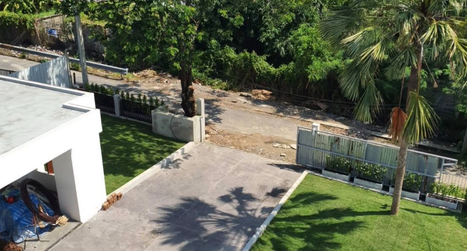 Haus zur Miete und zum Kauf mit 5 Zimmer in Phra Khanong, Bangkok