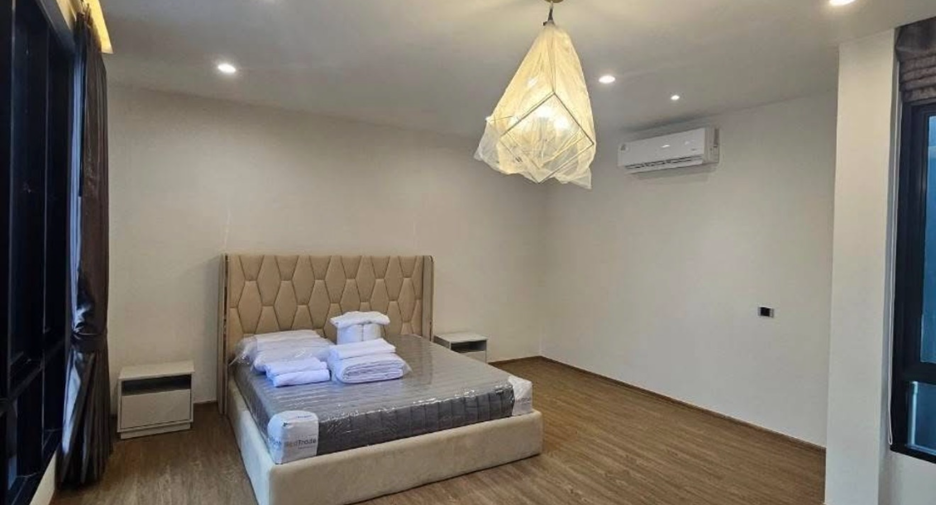 Haus zur Miete und zum Kauf mit 5 Zimmer in Phra Khanong, Bangkok