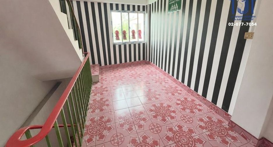 Local comercial en venta de 4 habitaciones en Phra Samut Chedi, Samut Prakan