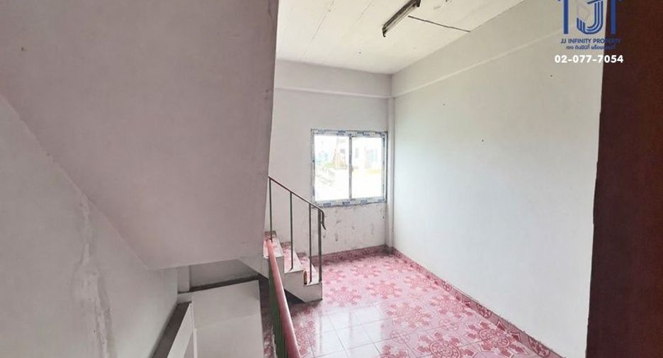 Local comercial en venta de 4 habitaciones en Phra Samut Chedi, Samut Prakan
