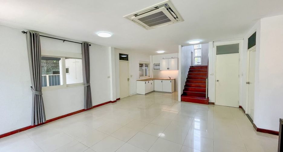 For rent 4 bedrooms house in Khan Na Yao, Bangkok
