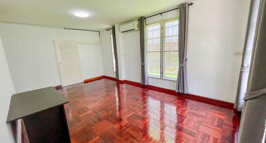 For rent 4 bedrooms house in Khan Na Yao, Bangkok