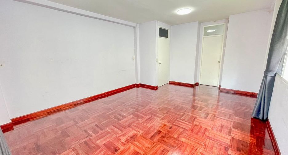 For rent 4 bedrooms house in Khan Na Yao, Bangkok