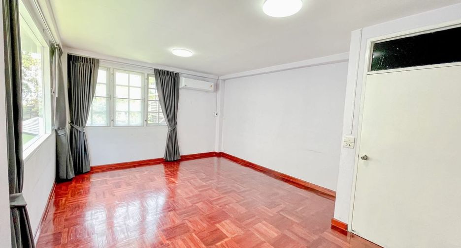 For rent 4 bedrooms house in Khan Na Yao, Bangkok