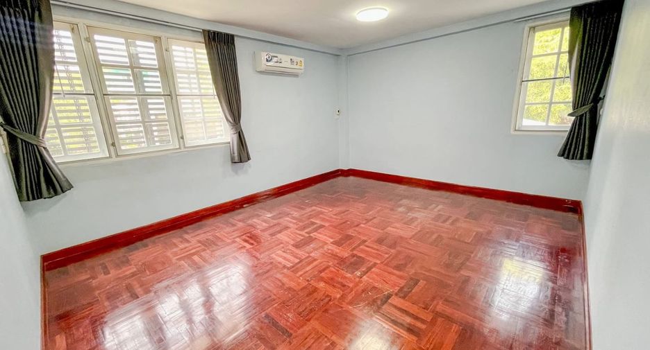 For rent 4 bedrooms house in Khan Na Yao, Bangkok