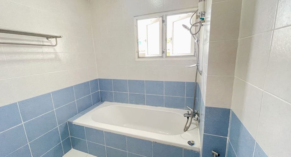 For rent 4 bedrooms house in Khan Na Yao, Bangkok