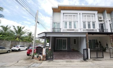 Casa adosada en venta de 4 habitaciones en Chom Thong, Bangkok