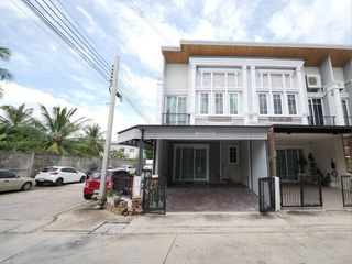 Casa adosada en venta de 4 habitaciones en Chom Thong, Bangkok