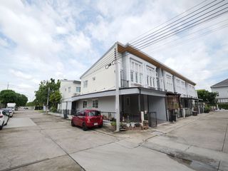 Casa adosada en venta de 4 habitaciones en Chom Thong, Bangkok