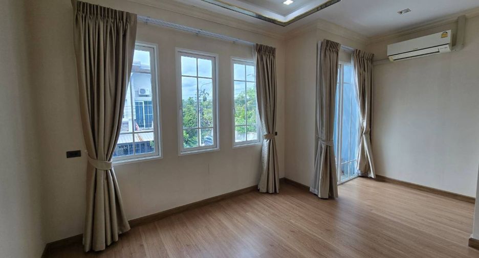 Casa adosada en venta de 4 habitaciones en Chom Thong, Bangkok