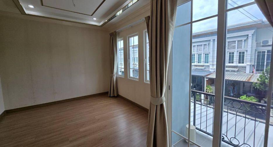 Casa adosada en venta de 4 habitaciones en Chom Thong, Bangkok