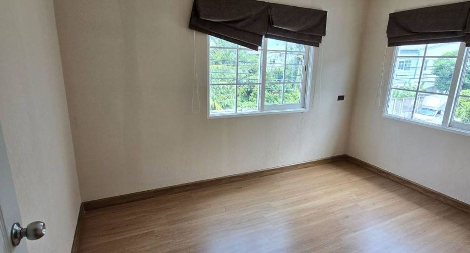Casa adosada en venta de 4 habitaciones en Chom Thong, Bangkok
