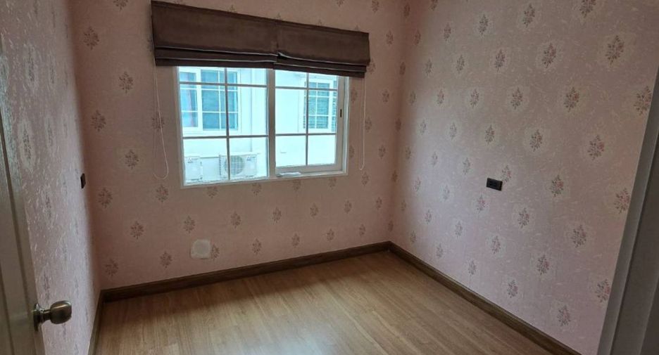 Casa adosada en venta de 4 habitaciones en Chom Thong, Bangkok