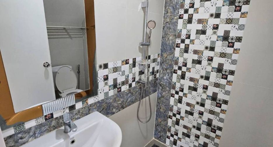 Casa adosada en venta de 4 habitaciones en Chom Thong, Bangkok