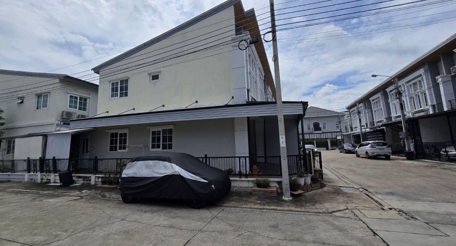 Casa adosada en venta de 4 habitaciones en Chom Thong, Bangkok