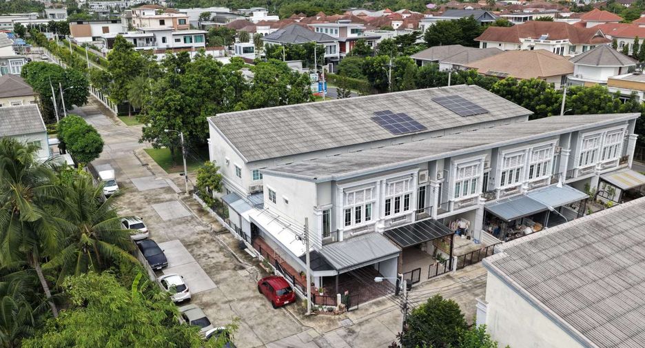 Casa adosada en venta de 4 habitaciones en Chom Thong, Bangkok
