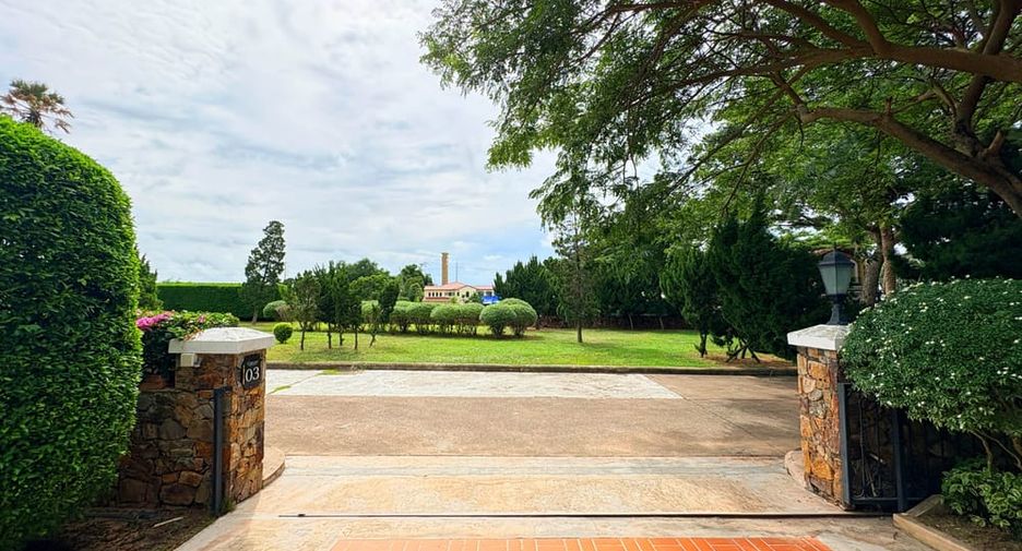 For rent 3 bedrooms villa in Huay Yai, Pattaya