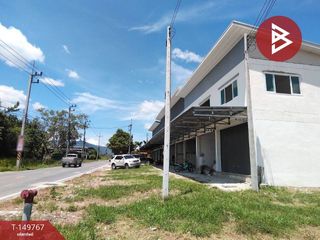 出售 2 卧室 联排别墅 在 Ban Bueng, Chon Buri