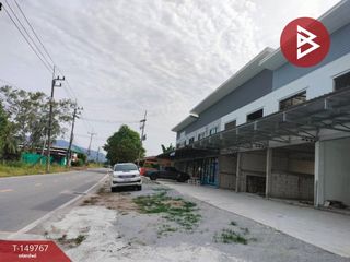 出售 2 卧室 联排别墅 在 Ban Bueng, Chon Buri