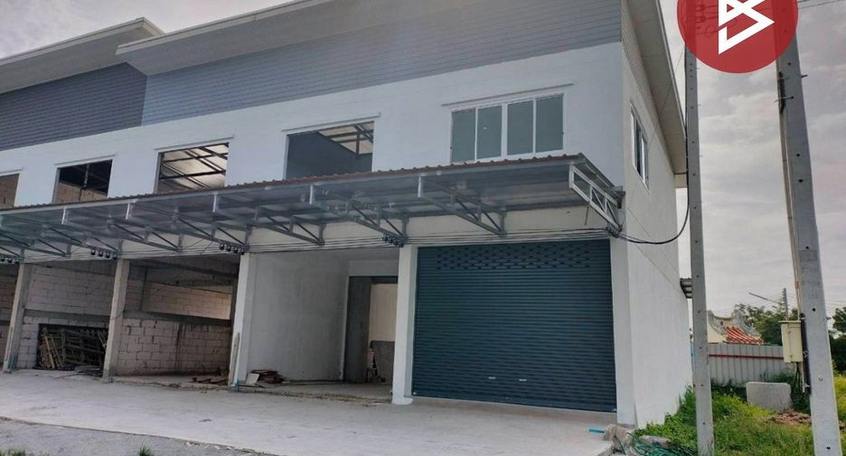 出售 2 卧室 联排别墅 在 Ban Bueng, Chon Buri