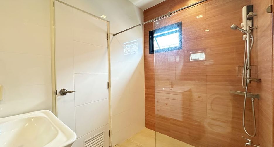 For sale 3 bedrooms house in Bang Lamung, Chonburi