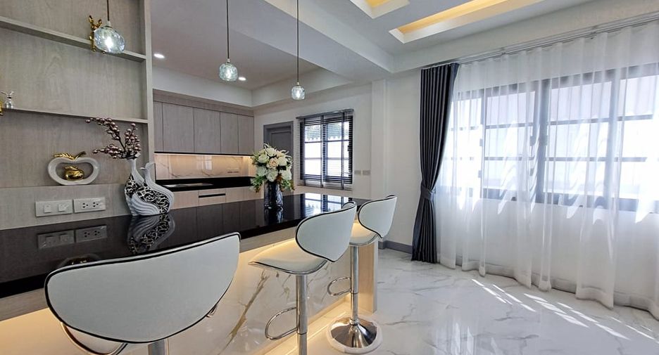 Villa en venta de 4 habitaciones en Bang Lamung, Chonburi