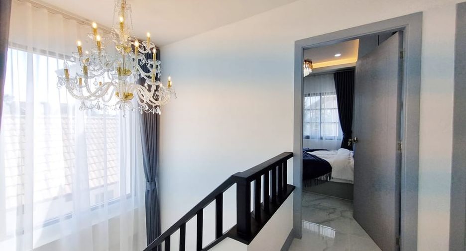 Villa en venta de 4 habitaciones en Bang Lamung, Chonburi