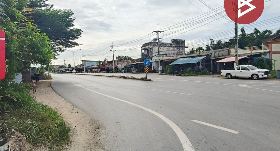 出售 3 卧室 联排别墅 在 Ban Bueng, Chon Buri