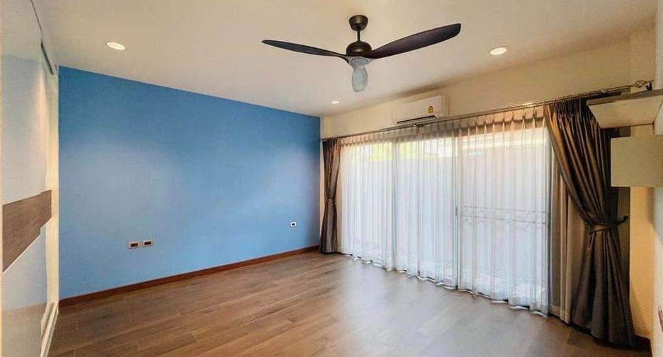 For rent 3 bedrooms villa in Huay Yai, Pattaya