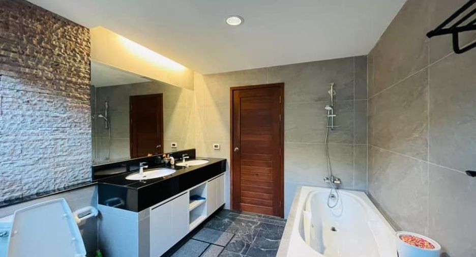 For rent 3 bedrooms villa in Huay Yai, Pattaya