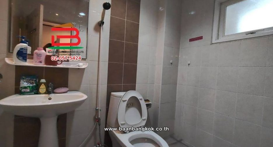 Local comercial en venta de 4 habitaciones en Saphan Sung, Bangkok