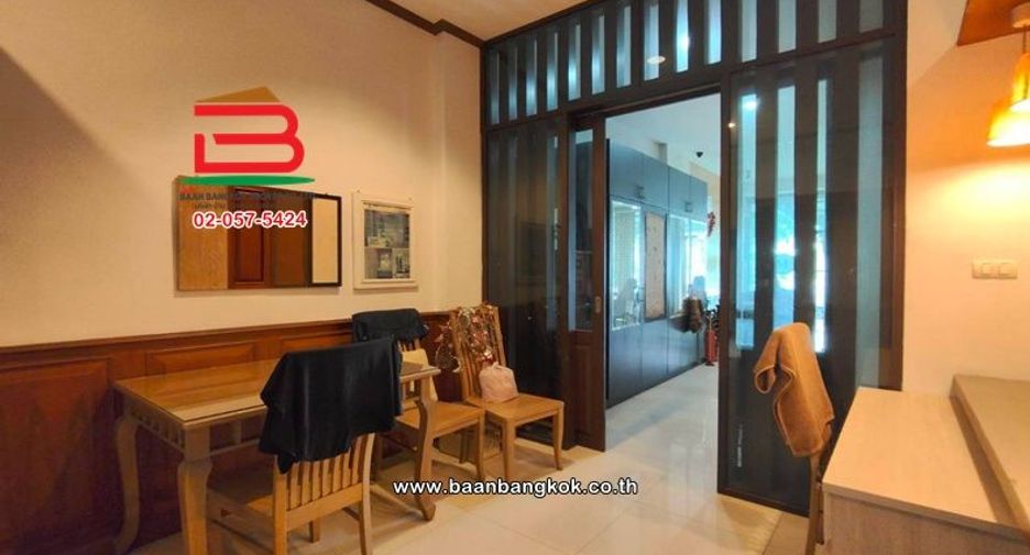 Local comercial en venta de 4 habitaciones en Saphan Sung, Bangkok